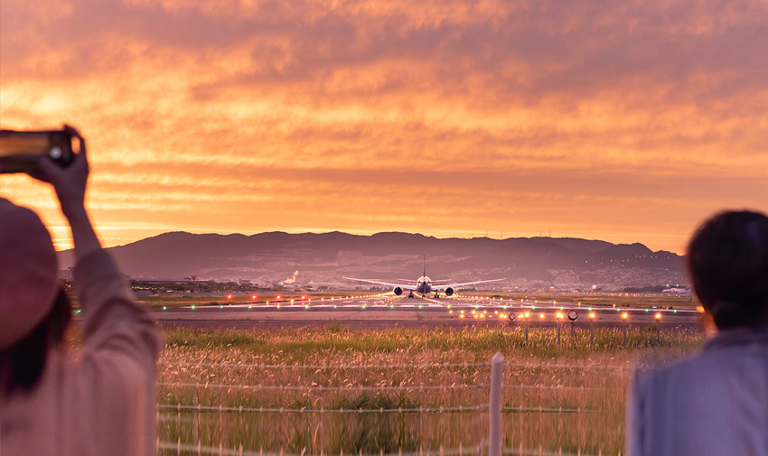 “航空ファンの聖地” 千里川土手